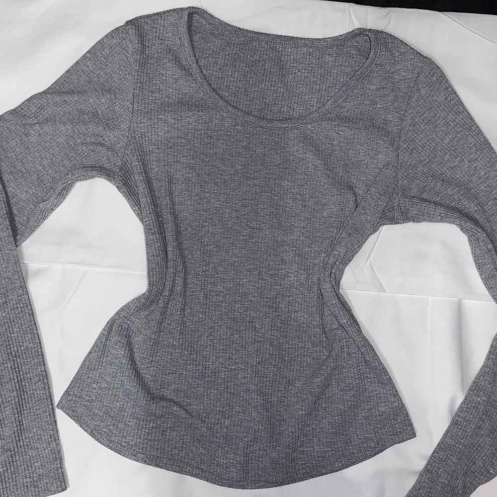 Long sleeve gray plain tee